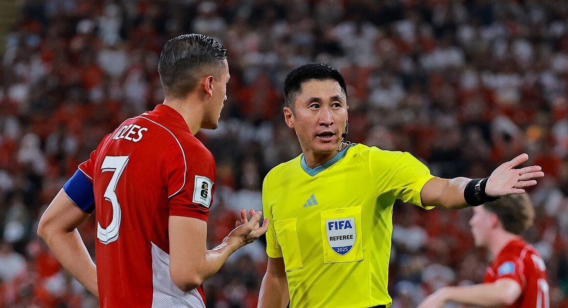 TRUYỀN THÔNG INDONESIA BẤT NGỜ ĐÁNH CHO CẬY HLV KLUIVERT VÀ TỔ TRỌNG TÀI SAU TRẬN THUA IRAQ
