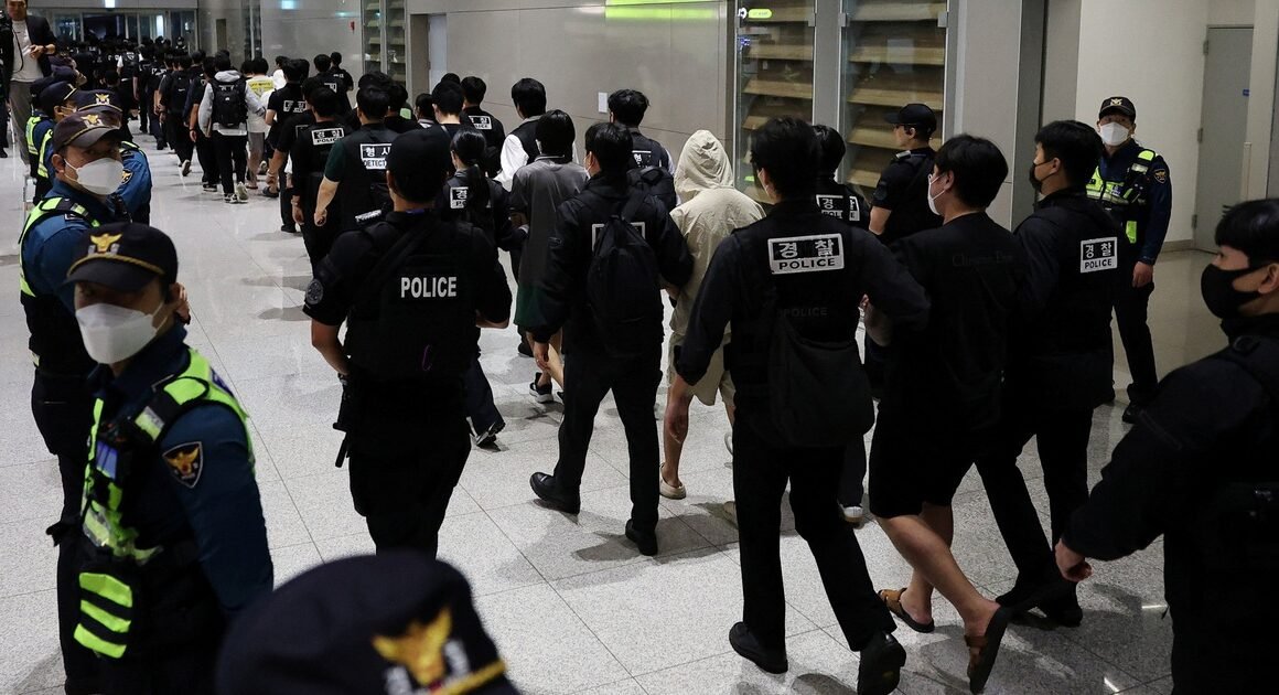 NHIỀU QUỐC GIA ĐANG BẬT MẮT, HÀNH ĐỘNG MẠNH TỪNG NGÀY ĐỂ TIÊU DIỆT CÁC HANG Ổ LỪA ĐẢO TRỰC TUYẾN ĐANG LÀM NỔI BẬT BỀN BỈ TRÊN ĐẤT SÔNG NẮNG