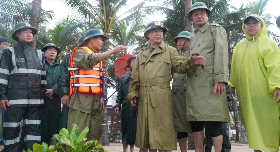 PHÓ THỦ TƯỚNG TRẦN HỒNG HÀ YÊU CẦU CÁC LỰC LƯỢNG BẢO VỆ TÍN MẠNG DÂN TRONG VỤ LŨ ĐẶT TRANH ĐẤU HÀNG ĐẦU!