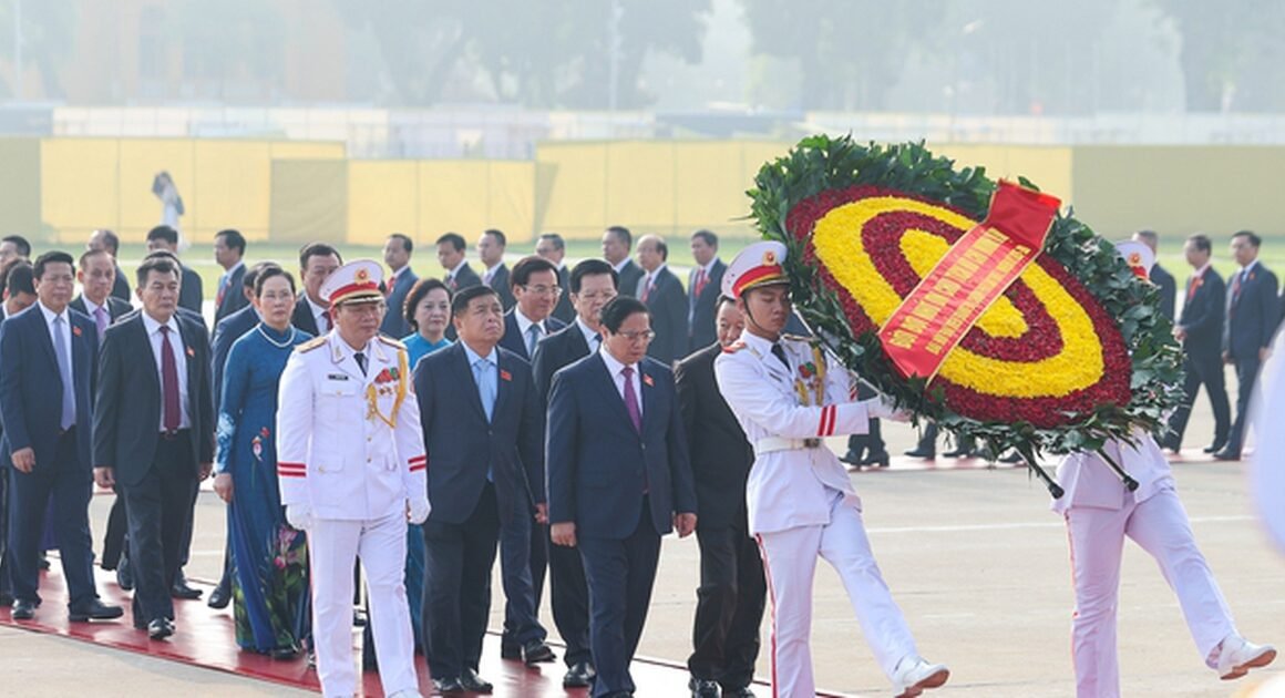 THÁNG 10, THỦ TƯỚNG PHẠM MINH CHÍNH DẪN ĐẦU ĐOÀN ĐẠI BIỂU VÀO LĂNG VIẾNG CHỦ TỊCH HỒ CHÍ MINH – ĐIỂM NHẤN CHO HÀNH TRÌNH XÂY DỰNG ĐẤT NƯỚC MỚI.