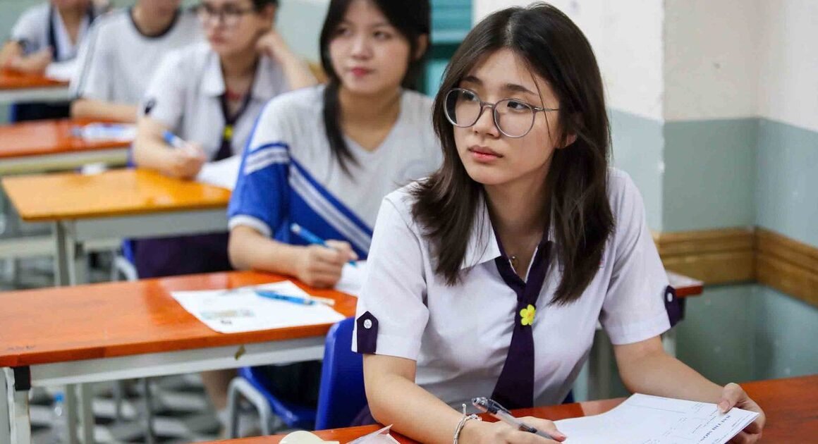 KHÁM PHÁ CẬP NHẬT ĐẶC BIỆT VỀ TỔ HỢP MÔN XÉT TUYỂN ĐH NĂM 2026: ĐIỀU GÂY CHUỘNG MẠNH MỸ CỦA THÍ SINH!