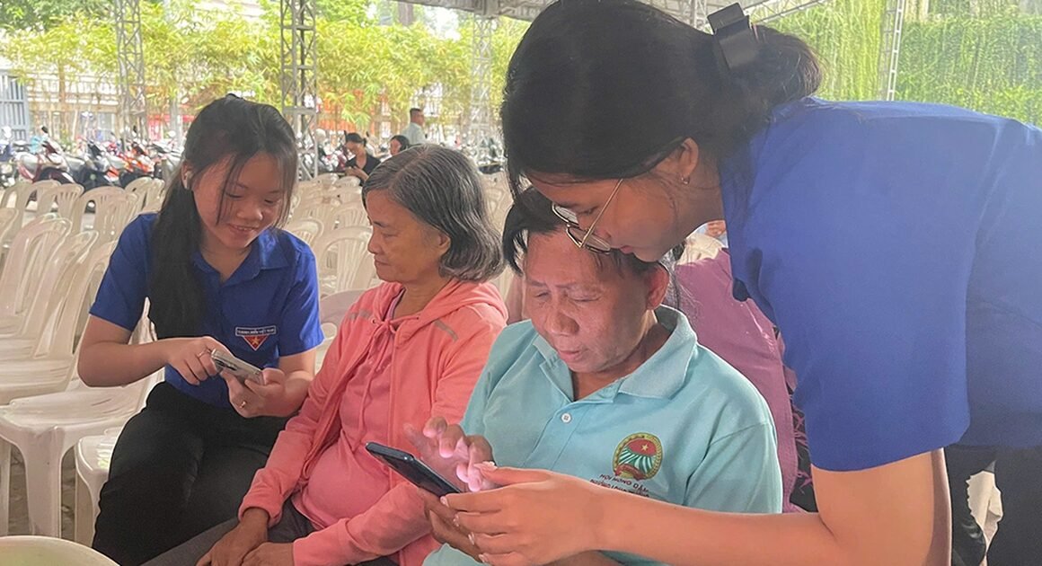 KHÁM PHÁ HÀNH TRÌNH ĐỘI NGŨ TÌNH NGUYỆN DẪN ĐƯA TRI THỨC SỐ ĐẾN MỌI NGÕ NGÁCH CỘNG ĐỒNG!