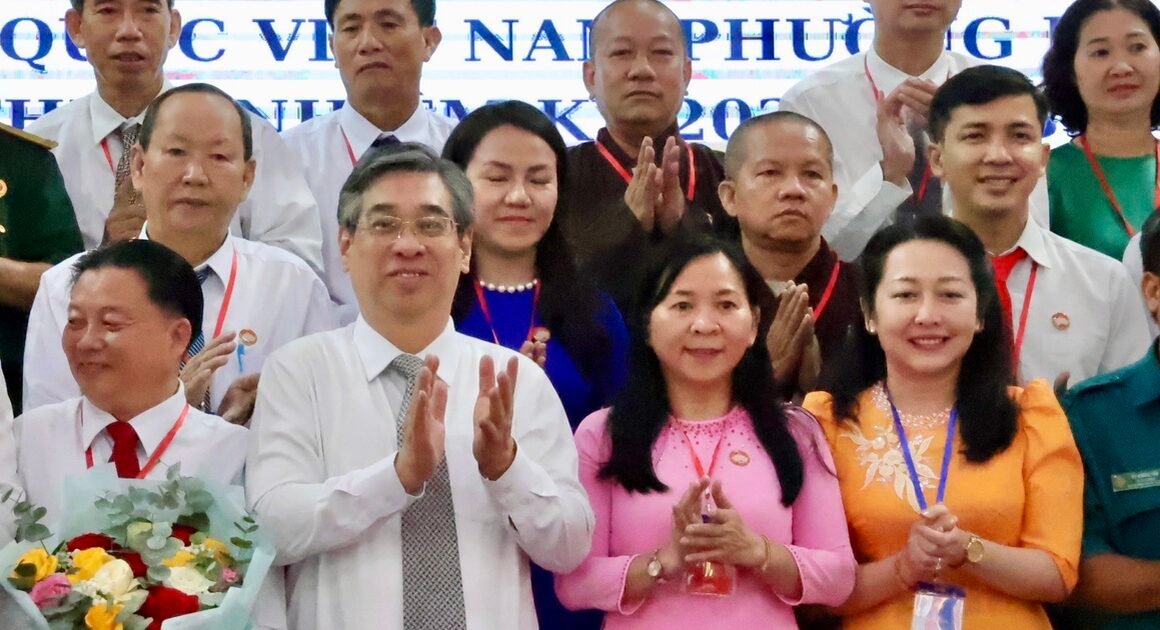 “ĐIỀU GÌ ĐANG CHOÁNG DẠO ĐỂ XÂY DỰNG ĐỘI NGŨ CÁN BỘ MẶT TRẬN GẦN DÂN, GẦN CƠ SỞ VÀ GẦN CÁC KHÔNG GIAN SỐ?”