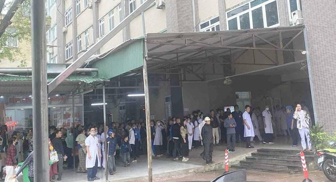BẤT NGỜ: NGƯỜI CHA VỪA SINH ĐÔI TẤN CÔNG NHÂN VIÊN Y TẾ VÀ NGƯỜI NHÀ KHIẾN NHIỀU NGƯỜI BỊ THƯƠNG!