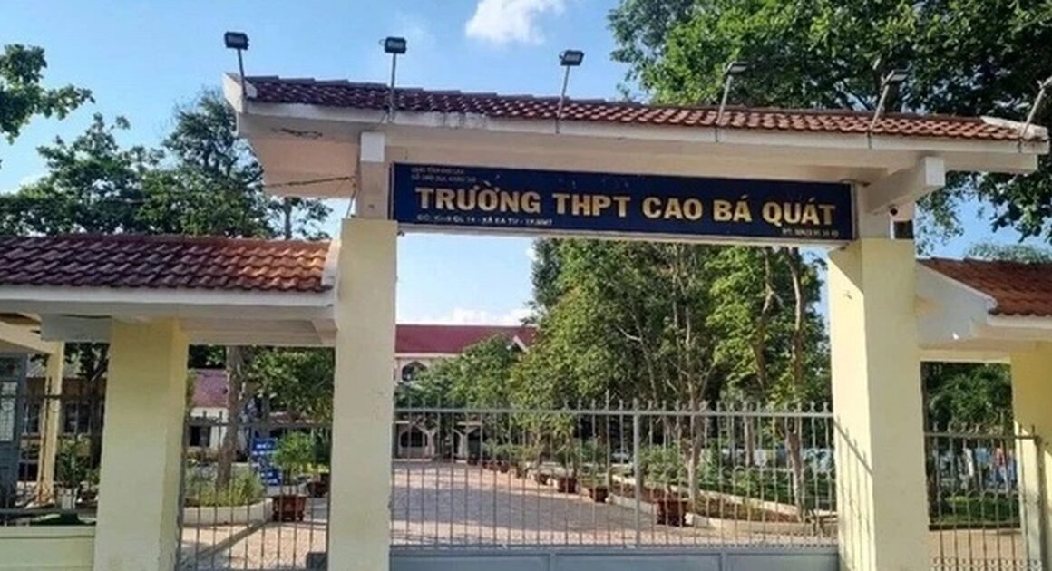bất ngờ với quyết định miễn nhiệm hiệu trưởng để lại dấu hỏi lớn về chuyện học sinh lớp 12 tự nguyện nghỉ học