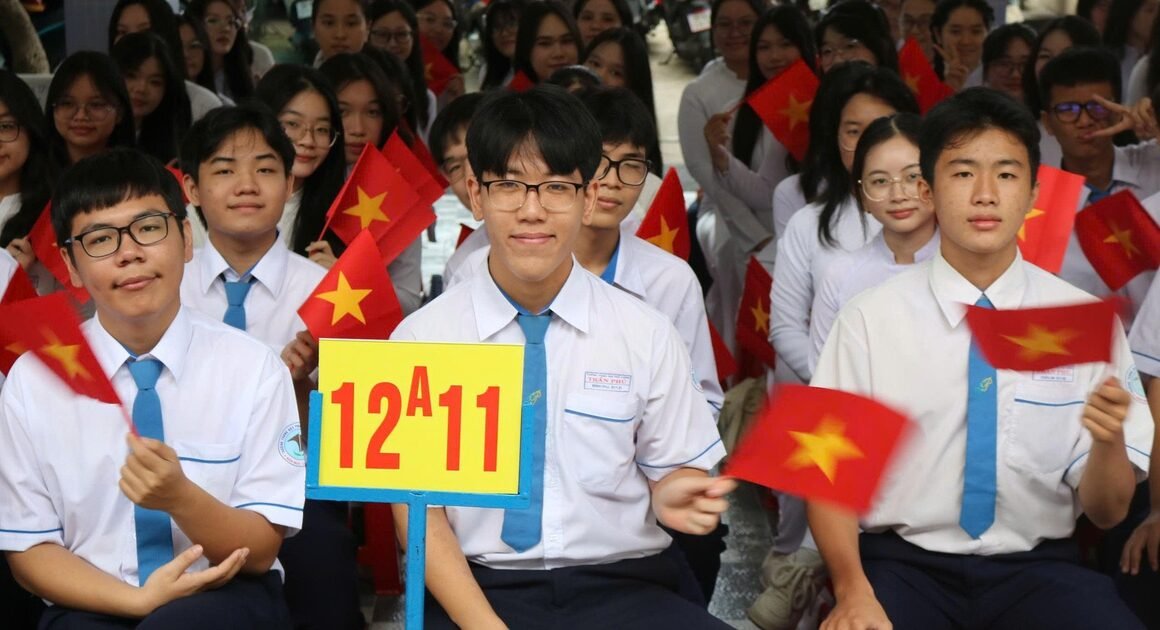 BẢO LƯU HAY BỎ PHƯƠNG THỨC XÉT TUYỂN HỌC BẠ, ĐIỀU GÂY XÔ ĐẨY HƠN 1 TRIỆU HỌC SINH THPT CHỜ ĐỢI!