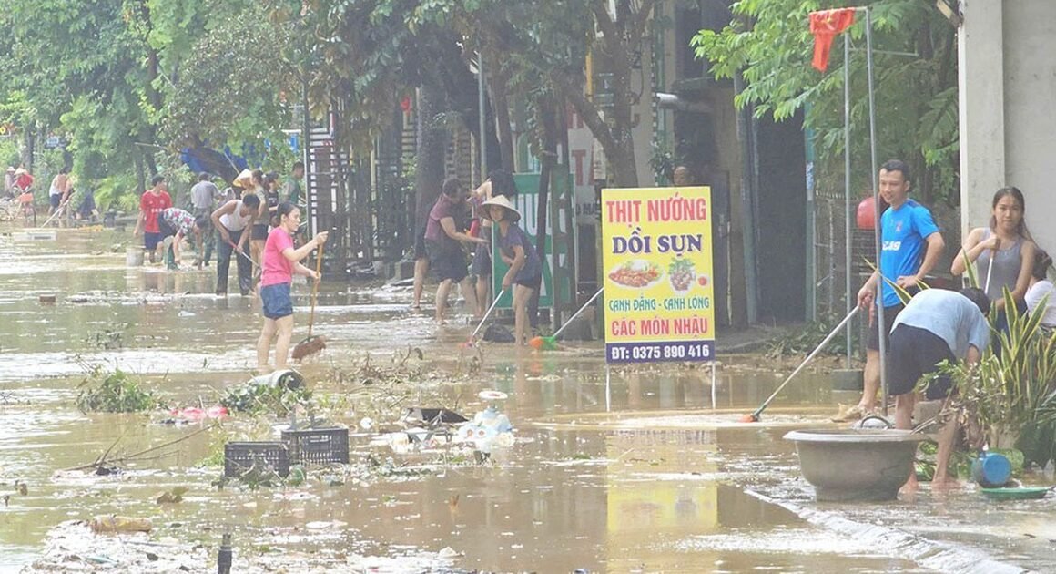 LŨ RÚT, NƯỚC SẠCH ĐƯA SỨC SỐNG TRỞ LẠI, NHƯNG CÒN NHIỀU NGHỊCH CẢNH ĐANG CHỜ ĐỢI!