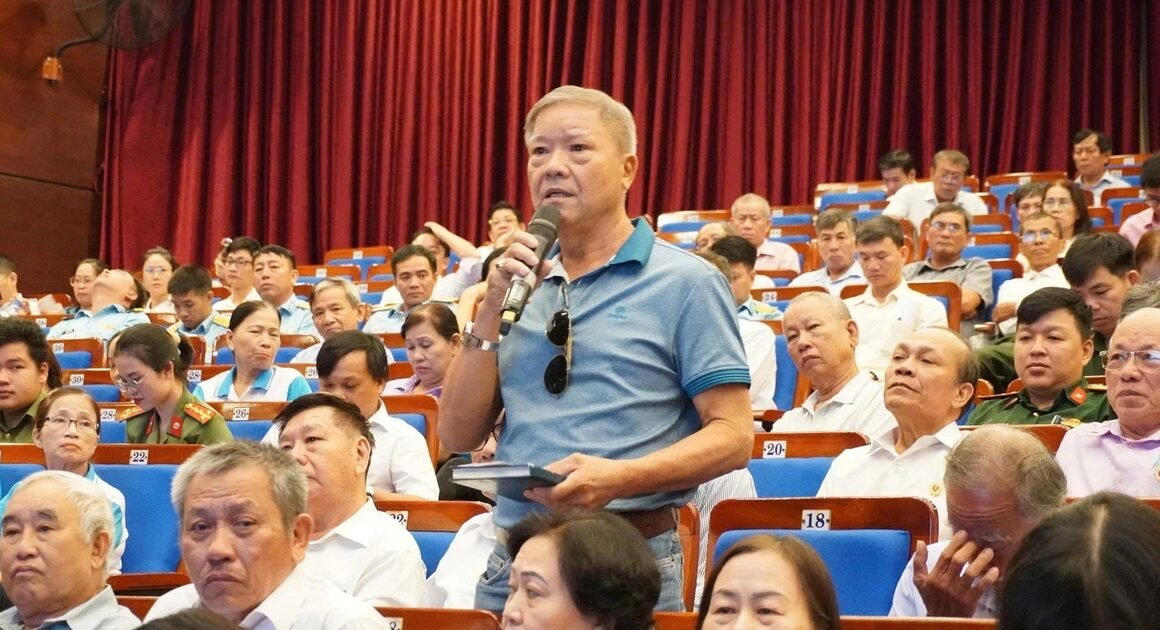 ĐÀ NẴNG ĐANG SÁT XUẤT ĐỒNG HỒ CẬN CHIẾN MỚI VỀ ĐỘI NGŨ CÁN BỘ!