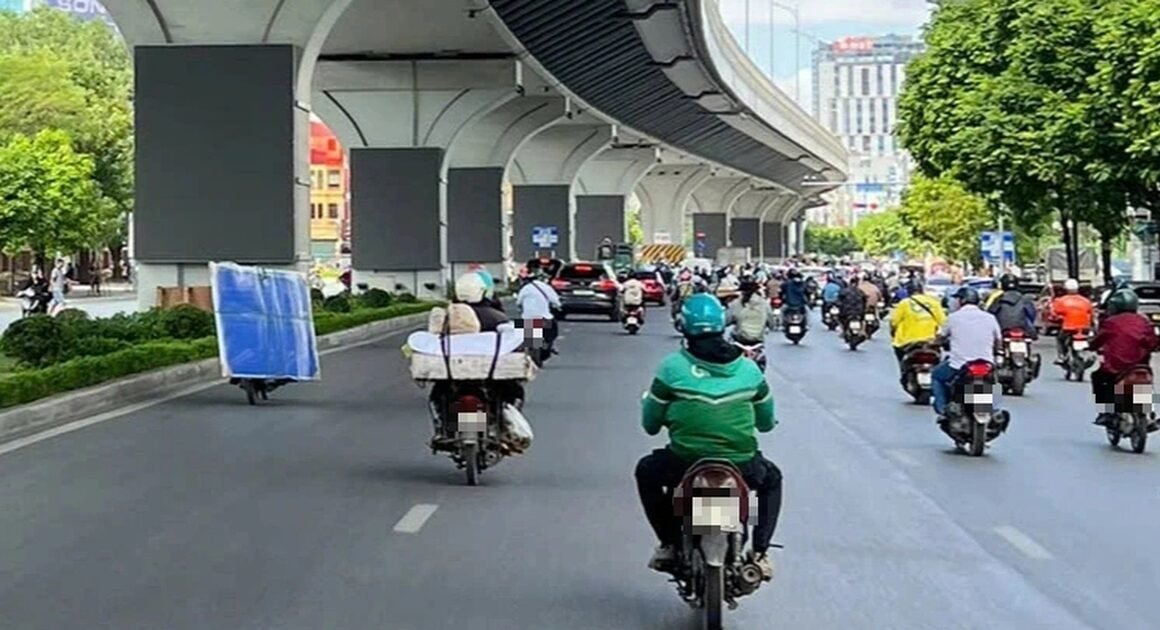 GẦN 200 MÀN HÌNH LED TRÊN CAO GÂY NGUY CƠ TĂNG RỒI VA CHẠM!