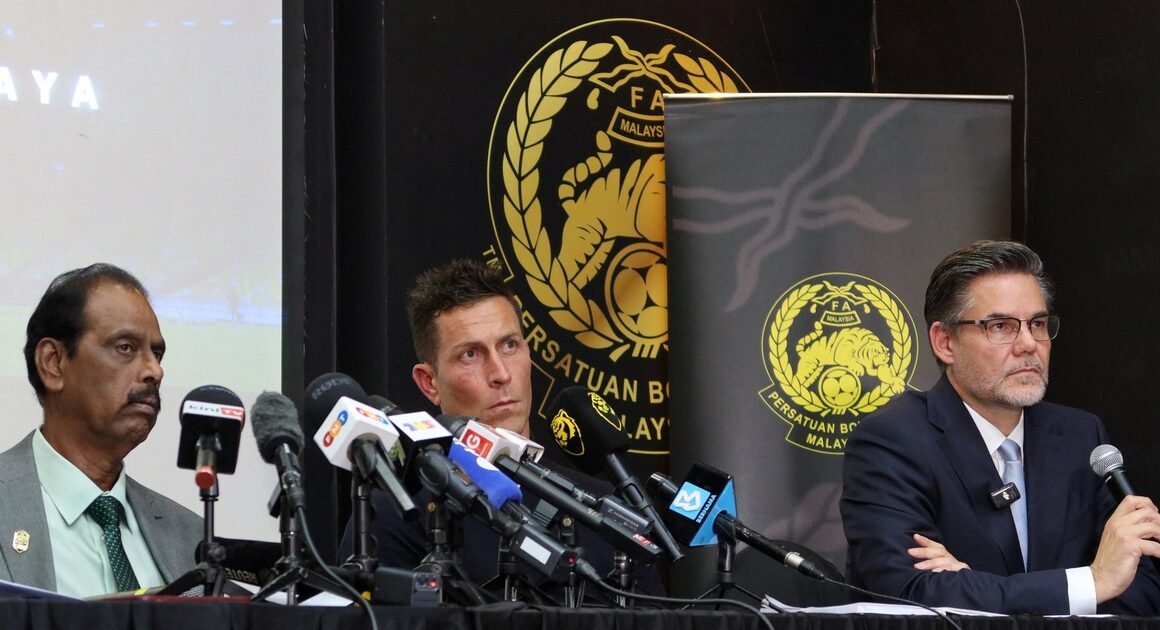 FAM BỊ LỘ MỨC ĐỘ HỖN LOẠN VÀ THẤT MINH BẠCH SAU BUỔI HỌP BÁO VỀ ÁN PHẠT Fifa