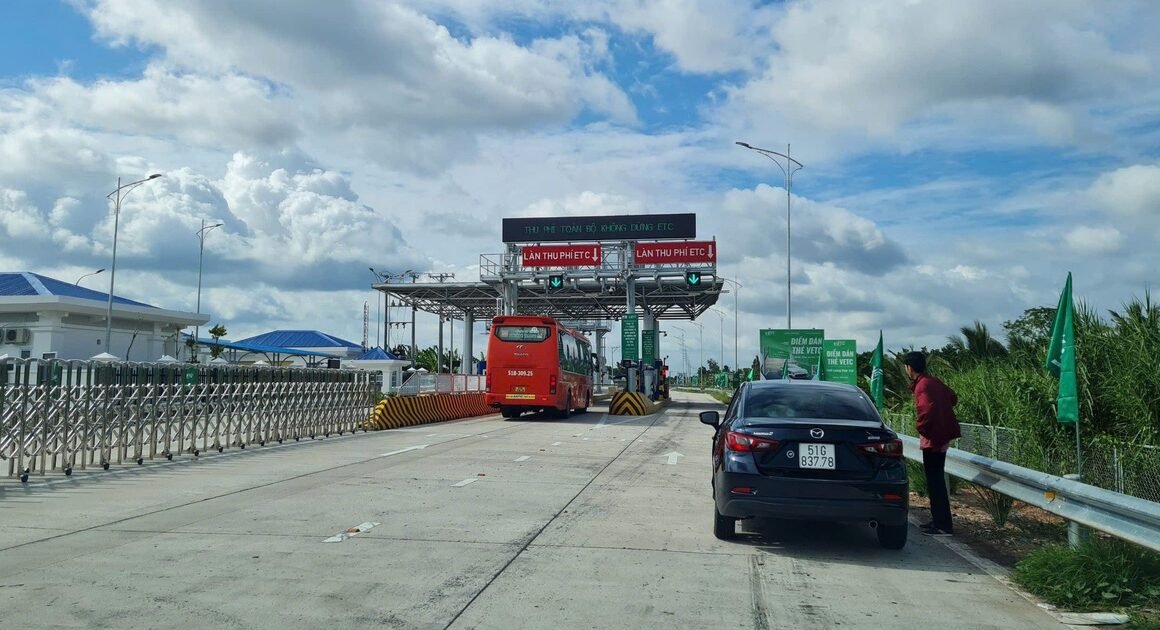 TẠI SAO PHÍ SỬ DỤNG ĐƯỜNG BỘ CAO TỐC TRUNG LƯƠNG – MỸ THUẬN TĂNG ĐẾN 15%?