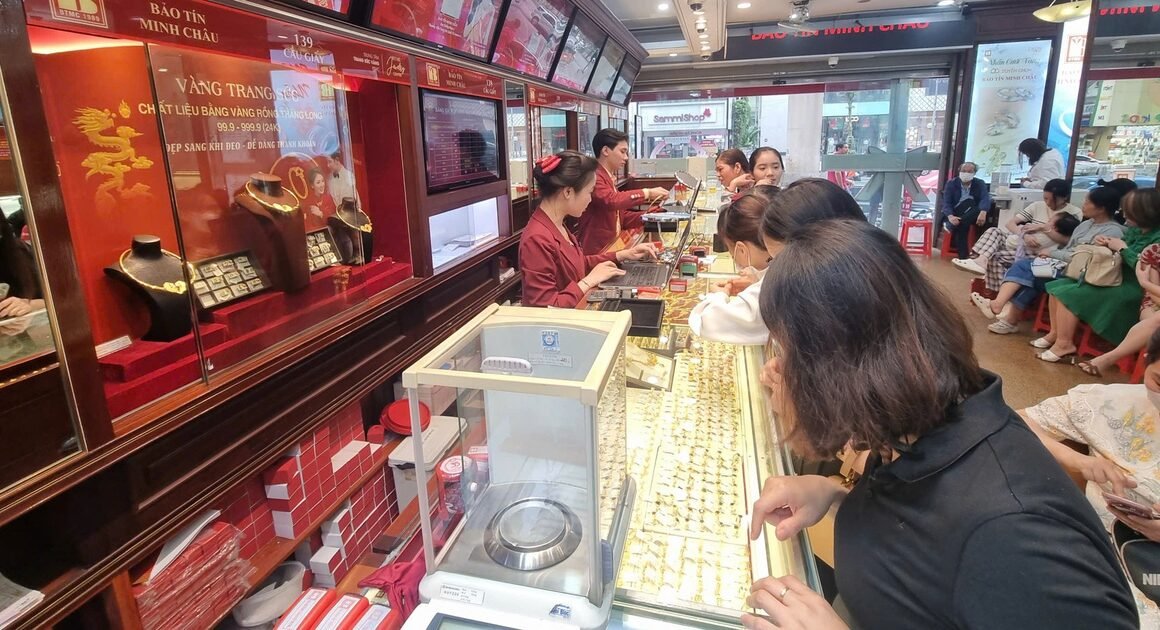 VÀNG TRONG NƯỚC TĂNG ĐỤNG MỰC ĐÁNH CHOÊNG ĐIỀU GÌ ĐANG CHE GIẤU?