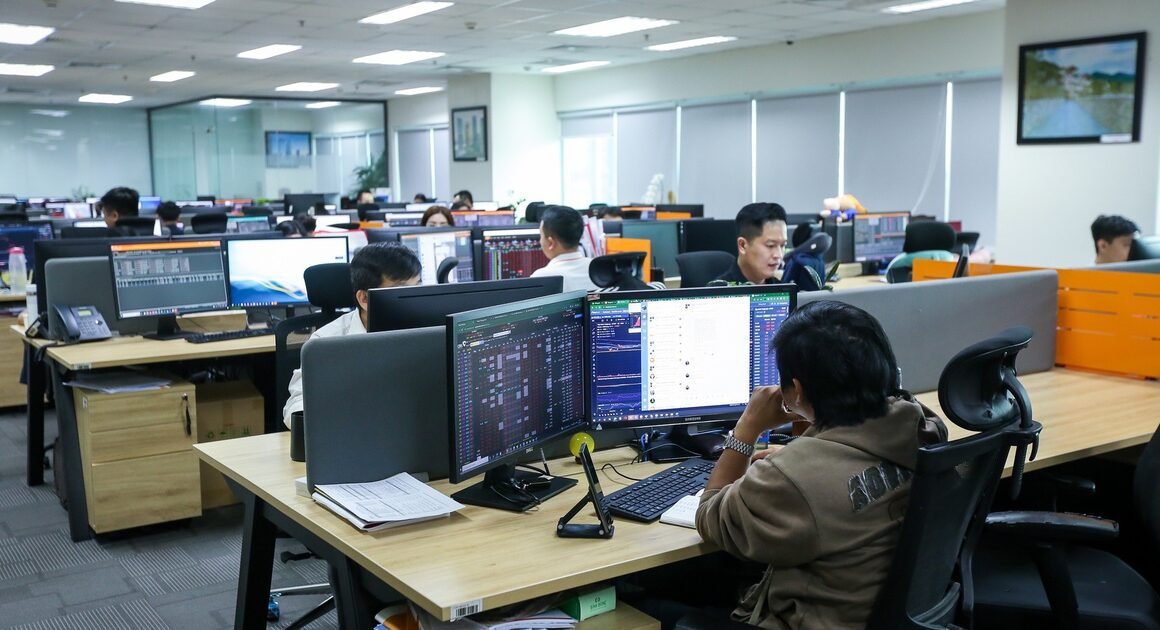 THỊ TRƯỜNG CHỨNG KHOÁN VIỆT NAM ĐƯỢC NÂNG HẠNG LÊN THỊ TRƯỜNG MỚI NỔI THỨ CẤP, MỞ RA CƠ HỘI MỚI CHO NHÀ ĐẦU TƯ