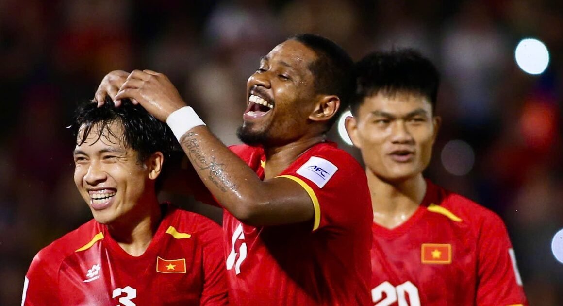 VIỆT NAM VƯƠN TĂNG ĐÁNG KINH NGẠC TRÊN BẢNG XẾP HẠNG FIFA THÁNG 10, THẮNG BẬT ĐỐI THỦ Malaysian vươn xa Indonesia