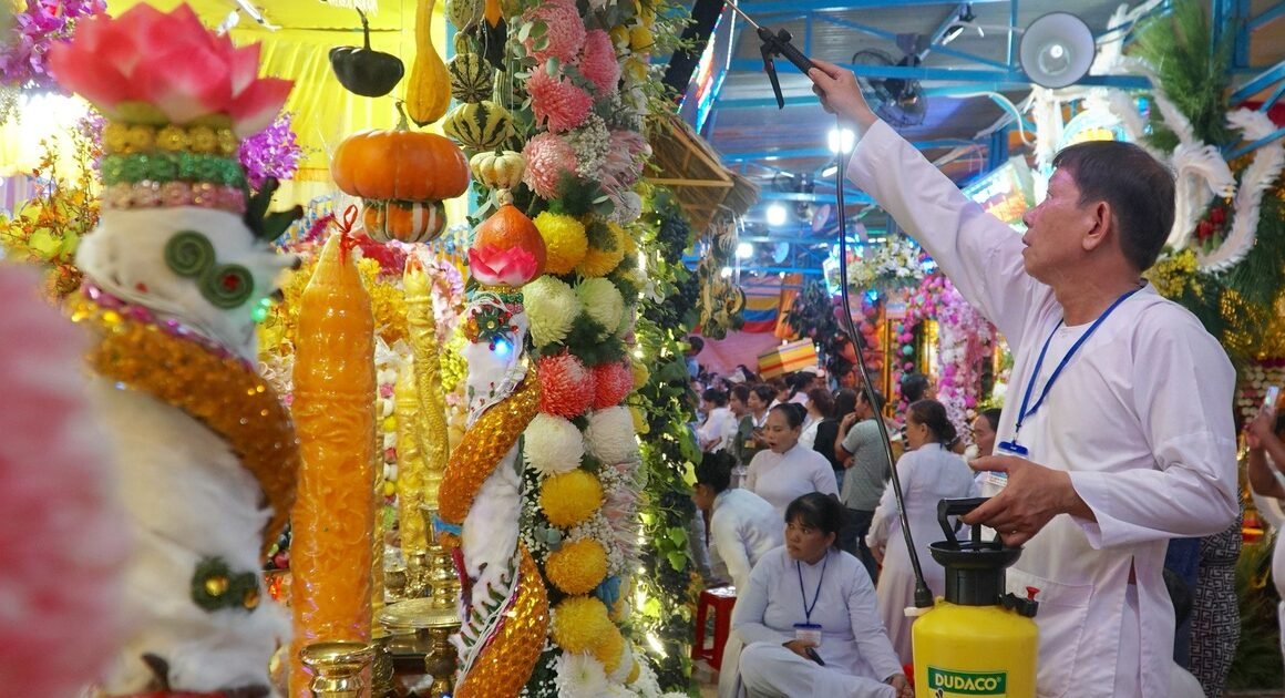 HÀNG TRĂM HỌ ĐẠO HỘI TỤ VỀ TÒA THÁNH TÂY NINH DỰ ĐẠI LỄ HỘI YẾN DIÊU TRÌ CUNG 2025, HÀNG TRĂM LOẠI HOA TRÁI CÂY DÂNG CÚNG ĐỨC MẸ VÀ NHỮNG GIAO THỨC ĐẶC BIỆT CHƯA TỪNG THẤY