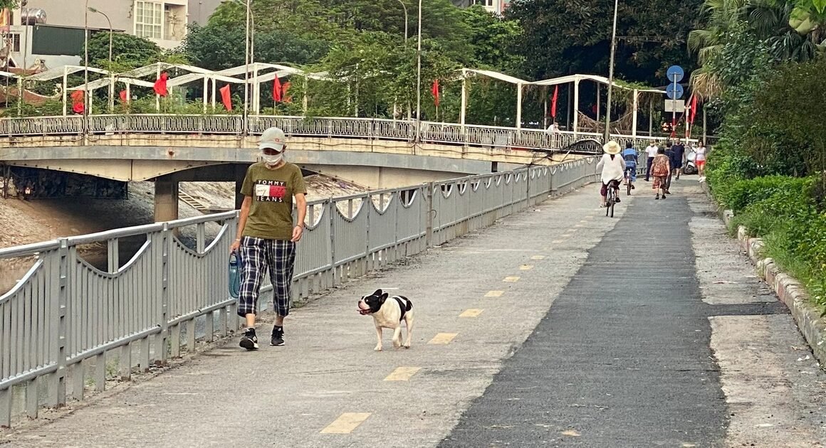 TẠI SAO TUYẾN ĐƯỜNG ĐẠT ĐẦU TIÊN DÀNH CHO XE ĐẠP Ở HÀ NỘI LAI Ế ẨM MỚI LÀ CÂU CHUYỆN ĐÁNG CHÚ Ý?