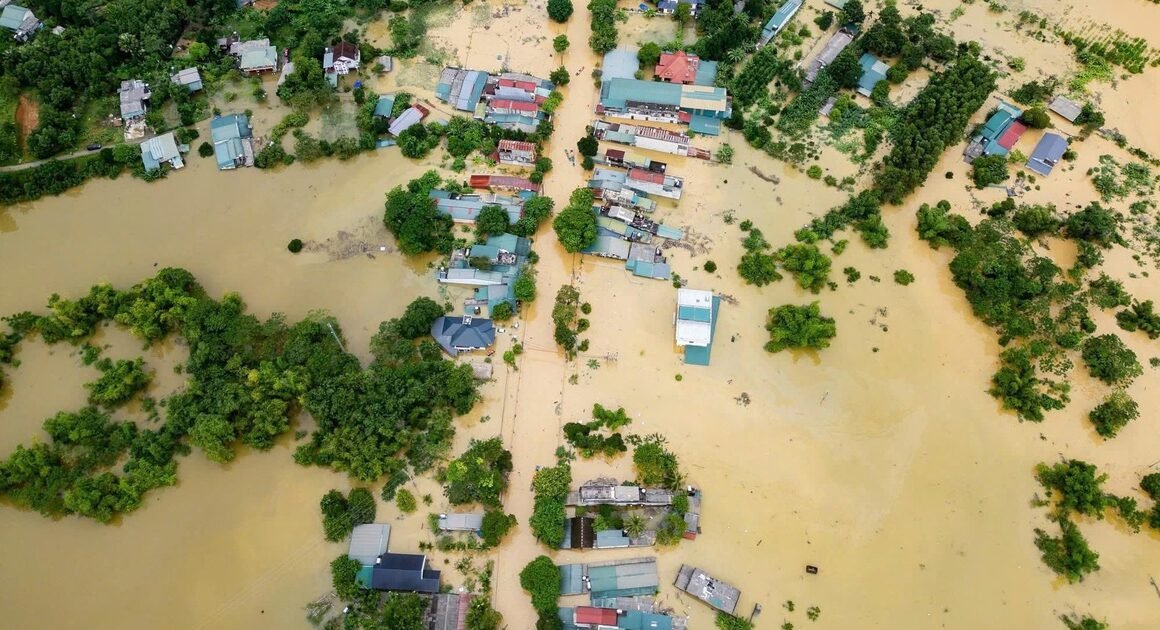 MƯA LỚN KỶ LỤC GÂY NGẬP ÚNG NẶNG TRÊN DIỆN RỘNG Ở TUYÊN QUANG!