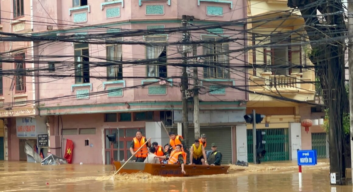 CẢNH BÁO NGHIÊM, TUYỆT ĐỐI NGHIỄM QUYỀN SỬ DỤNG PHƯƠNG TIỆN TRÊN SÔNG, SUỐI DƯỚI VÌ MỐI NGUY HIỂM CHẾT NGƯỜI DO BÃO MẠTMO!