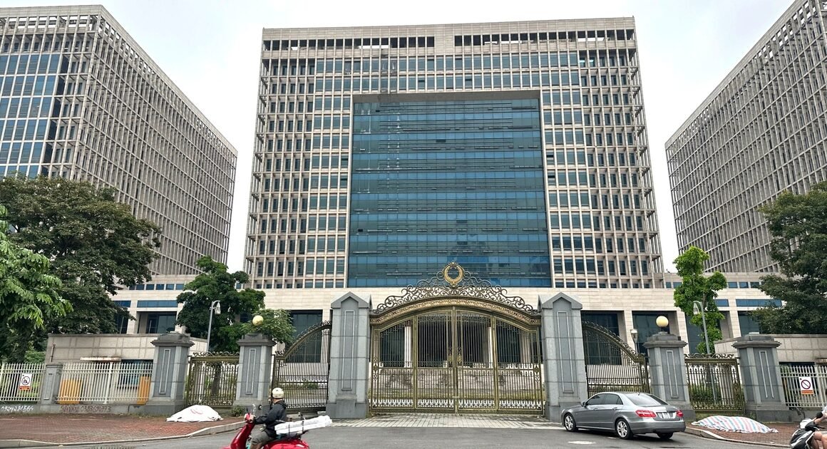 HÀNH LANG BÊN NGOÀI CHÍNH PHỦ ĐANG CHỜ ĐỢI AI CÓ THỂ GIẢI MẬT VỤ VIỆC XÂY DỰNG TRỤ SỞ BỘ NGOẠI GIAO!