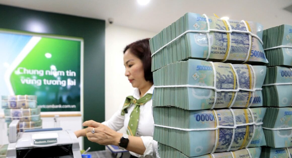 LÀM THẾ NÀO LẠI CÓ SỰ TĂNG ĐỀU CỦA LÃI SUẤT TIỀN ĐỒNG TRÊN THỊ TRƯỜNG LIÊN NGÂN HÀNG TỪ ĐẦU THÁNG 10 ĐẾN NAY?