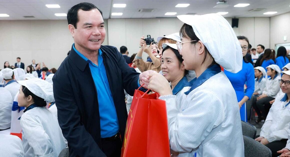 GEN GỨC ĐỀ XUẤT, CHO ĐỘI NGŨ LAO ĐỘNG CÓ MỘT MỘT MÙA TẾT ẤM ÁP VỚI HÀNG NGHÌN TỶ ĐỒNG!