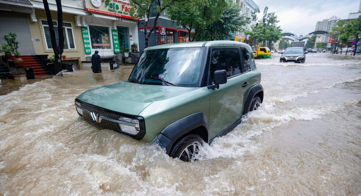 VINFAST CHIẾN DỊCH HỖ TRỢ ĐẶC BIỆT CHO KHÁCH HÀNG Ở NƠI BÃO ĐẬP VỠ!