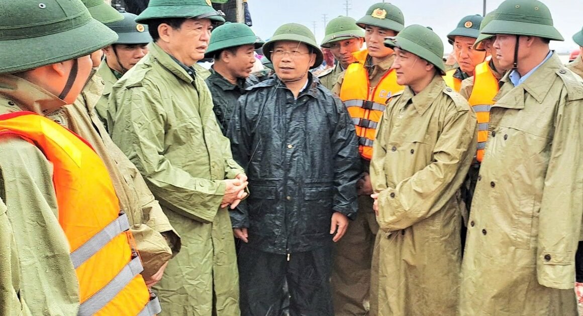 CHUẨN BỊ ỨNG PHÓ KHẨN CẤP: DÂN VÙNG NGẬP NẶNG Ở HÀ TĨNH ĐƯỢC YÊU CẦU ĐƯỢC DI DỜI KHẨN TRƯƠNG ĐỂ BẢO VỆ TÍNH MẠNG!