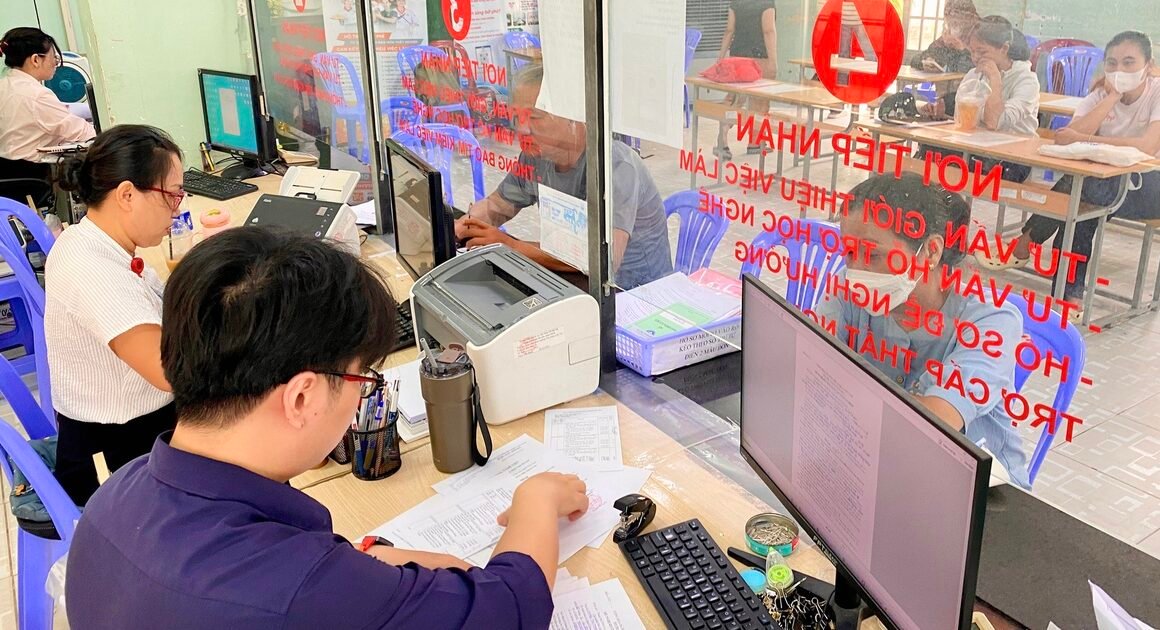 BỘ NỘI VỤ ĐỀ XUẤT ĐIỂM MỚI VỀ BẢO HIỂM THẤT NGHIỆP – CHỜ ĐÓN NHỮNG THAY ĐỔI ĐỘT PHÁ ĐANG ĐẾN!
