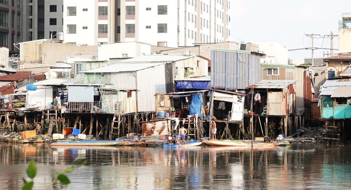 ĐỀ ÁN DI DỜI NHÀ VEN KÊNH 15.000 CĂN GẶP KHÓ KHĂN, TẠI SAO CHƯA CÓ HƯỚNG GIẢI?