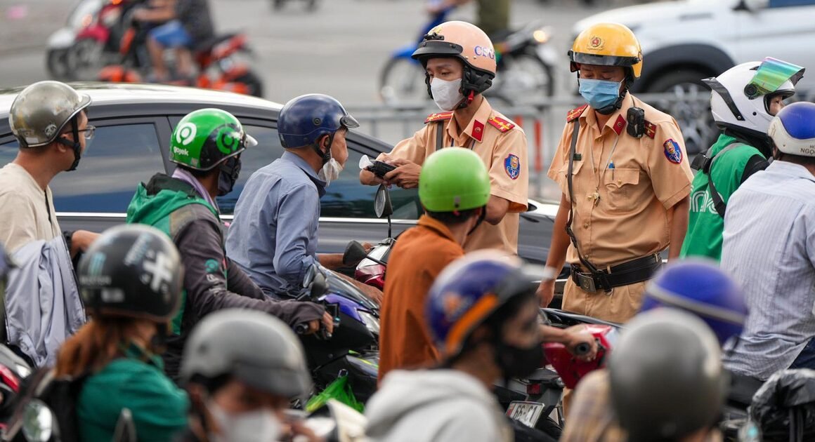 CUỘC CHIẾN CHỐNG NỒNG ĐỘ CỒN: HÀNG TRĂM VI PHẠM BỊ XỬ LÝ TRONG NGÀY RA QUÂN ĐẦU TIÊN!