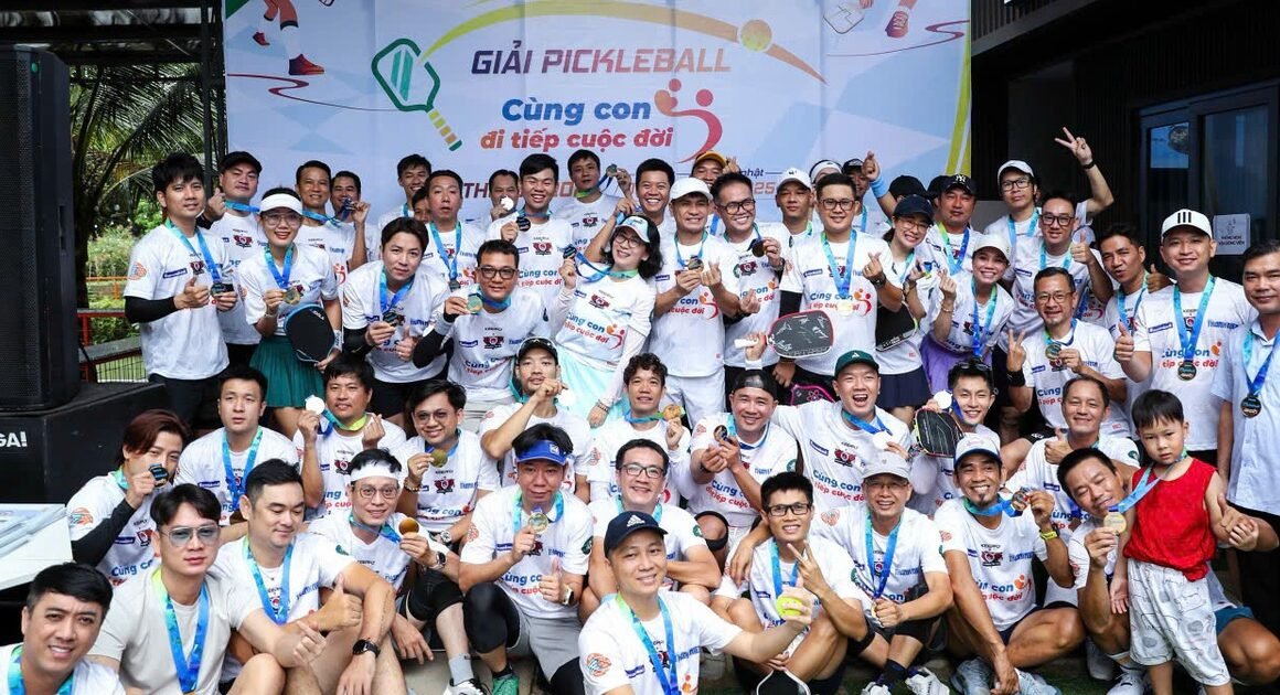 BÁO THANH NIÊN TRAO 400 TRIỆU ĐỒNG GIÚP TRẺ MỒ CÔI COVID-19, ĐẾN VỚI GIẢI PICKLEBALL CÙNG CON ĐI TIẾP CUỘC ĐỜI!