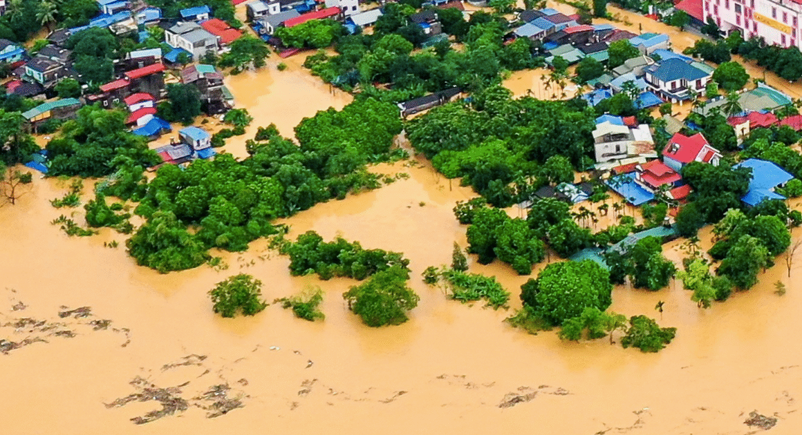 MƯA LŨ SAU BÃO MATMO CỐNG NGHỀNG MẤT ĐỦNG ĐỦNG MƯA LŨ TRÊN NHIỀU ĐỊA PHƯƠNG, 7 NGƯỜI ĐÃ KHÔNG KHỎI ĐƯỢC NỐI ĐAU.