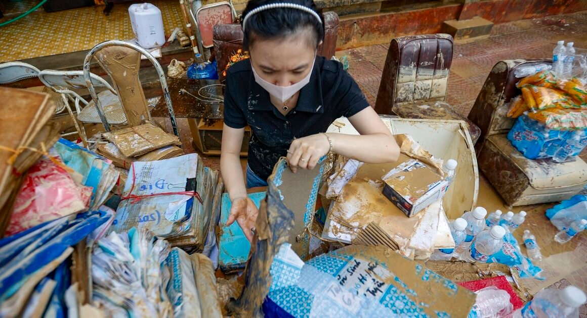 KHU VỰC TRƯỜNG ĐH SƯ PHẠM – ĐH THÁI NGUYÊN CHẤM NGẬP BÙN ĐẤT SAU LŨ, NHIỀU TÀI SẢN BỊ ẢNH HƯỞNG TRẦM TRỌNG!