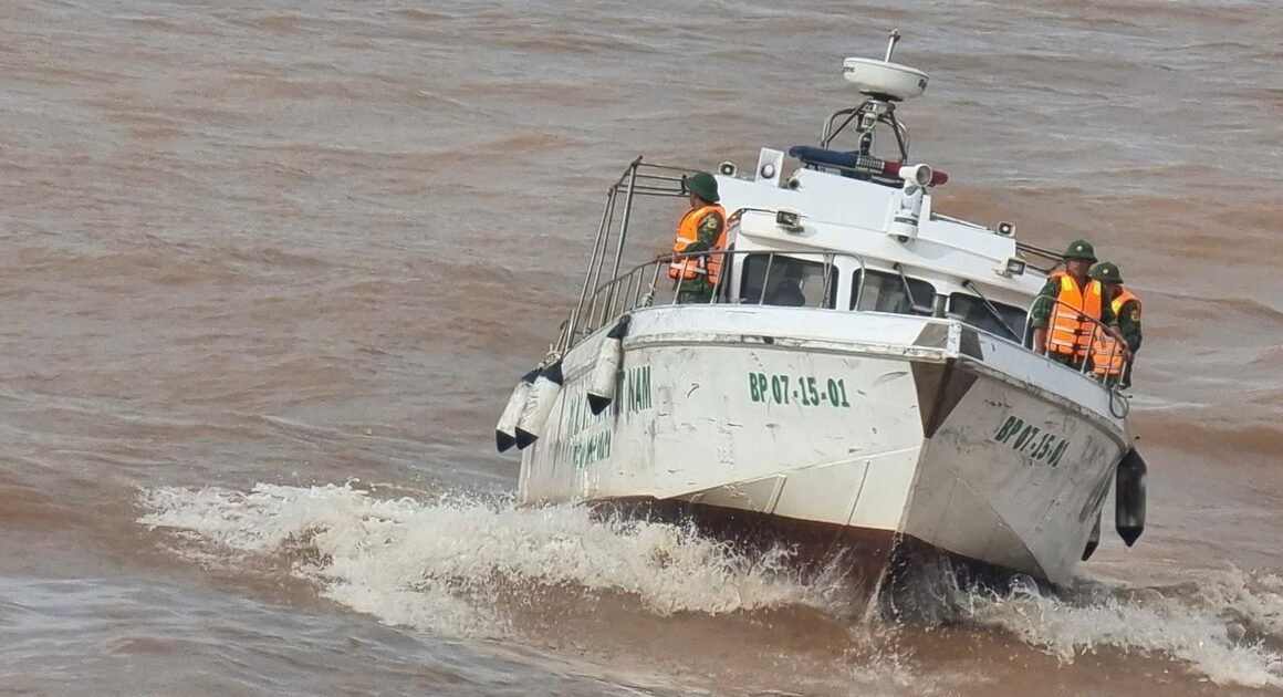 SAU CHIẾN CHỐT SINH TỬ, 4 THUYỀN VIÊN CHO TỪNG LÒNG TÌNH NGUYỆN THEO TÀU BIÊN PHÒNG LẶN SÓNG TÌM KIẾM BẠN CHIẾC MẤT TÍCH!