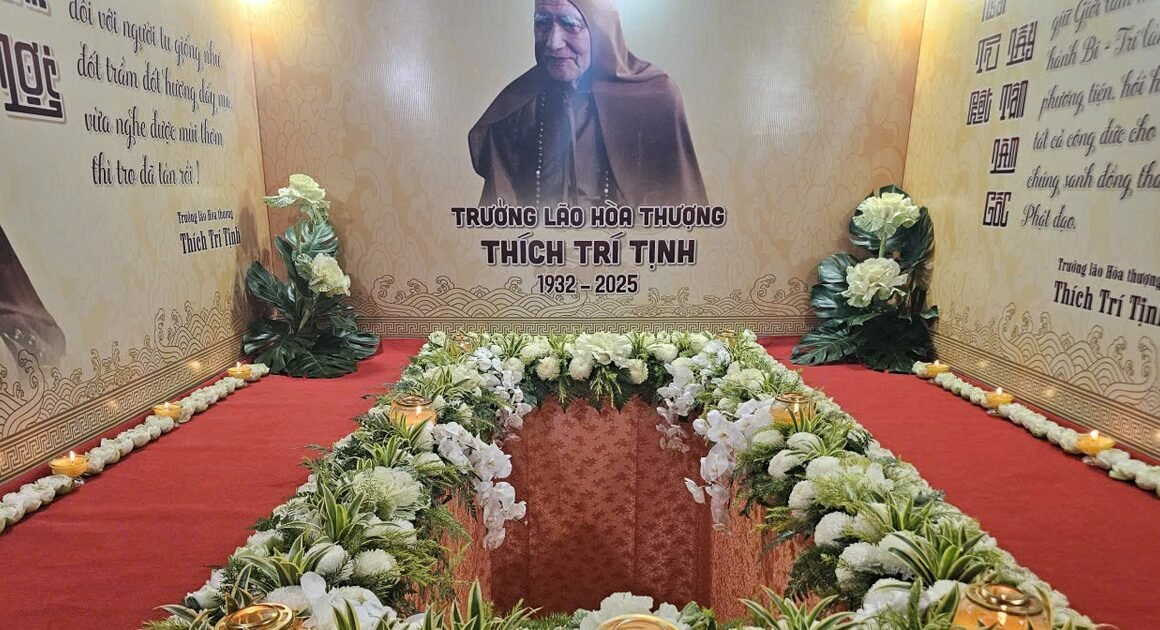 HÀNH TRÌNH CHUYỂN ĐÓN KIM QUAN TRƯỞNG LÃO HÒA THƯỢNG THÍCH TRÍ TỊNH ĐANG DIỄN RA TRONG ĐÊM NAY!