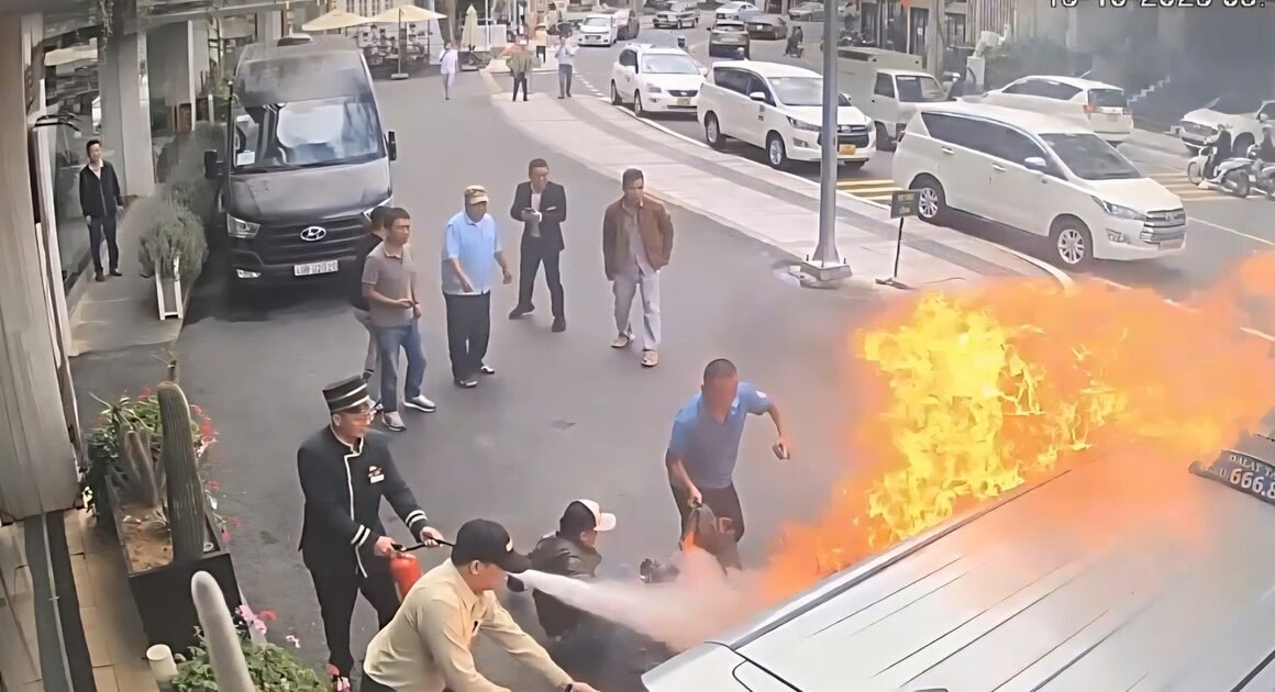 KHÓC NHẸT TRONG NGỌT NGÀY GẬP GỒ: CẢNH TÀI XẾ XE TAXI BỊ KẸT CHUYỆN KHÓ CỨU NHỜ SỰ NHANH TRÍ CỦA BẢO VỆ KHÁCH SẠN TRƯỚC MẶT LỬA!