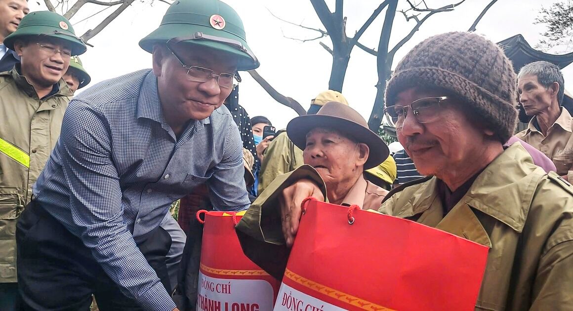 PHÓ THỦ TƯỚNG LÊ THÀNH LONG ĐẾN GIA LAI KIỂM TRA CÔNG TÁC KHẮC PHỤC HẬU QUẢ MƯA LŨ