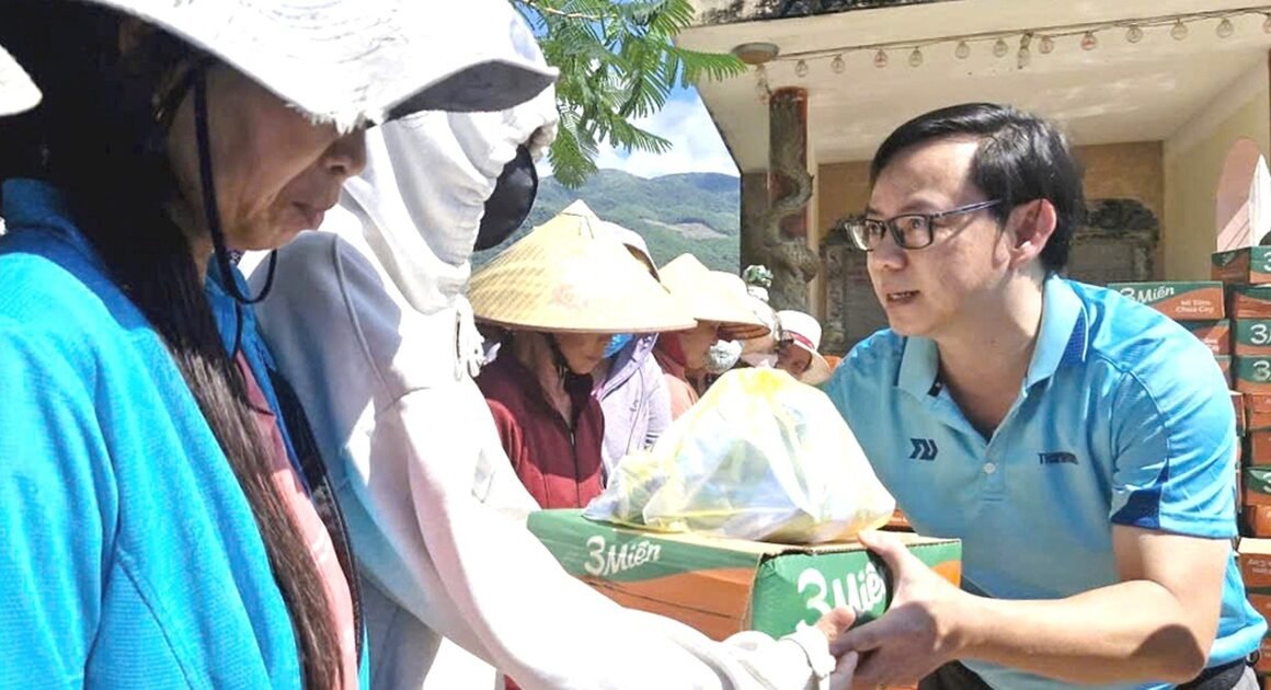 CHUYẾN XE CỨU TRỢ TÌNH NGUYỆN ĐANG TIẾP TỤC HÀNH TRÌNH CỨU TRỢ VÙNG RỐN LŨ THƯỢNG ĐỨC, ĐANG GHI NHẬN NHỮNG CẢNH HƯỞNG KHÓ CÁT NHẤT!