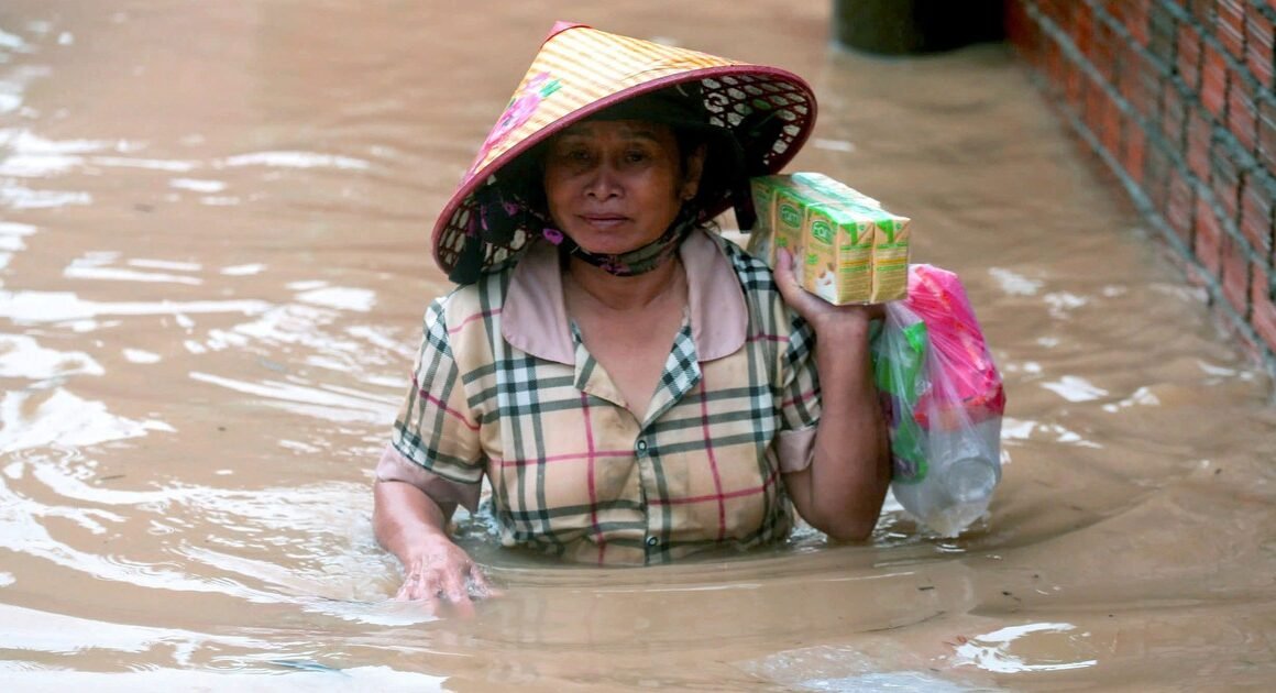 LŨ LỊCH SỬ 50 NĂM GẦN NHƯ MỚI XẢY, ĐIỀU GÌ ĐANG CHO THẤY VỀ YẾU TỐ KHÔNG NGỜ!