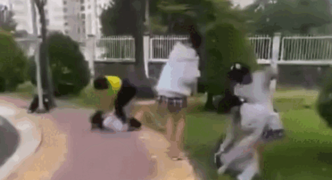 MẬU THUẨN NỔ RA CHIẾC ĐẦU CHỐT, NỮ SINH TRƯỜNG CAO ĐẲNG NGHỀ BỊ HÀNH HUNG ĐẾN CHẤN THƯƠNG TẬN XƯƠNG TỔ CHỨC KHÁC Nghiệp!