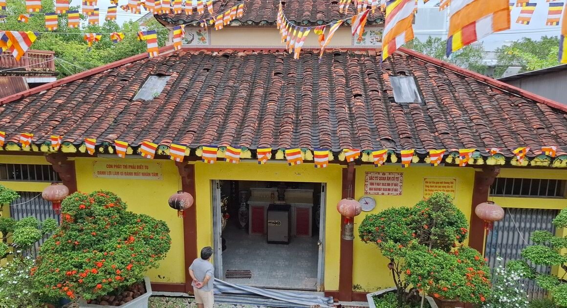 KHÁM PHÁ NGÔI CHÙA CẦN NÀO CÓ TÁC PHẨM SẮC TỨ QUAN ÂM CỔ TỰ DUY NHẤT Ở CÀ MAU!