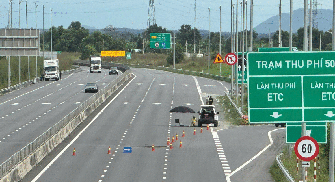 LẠI CẢNH SÁT GIAO THÔNG BUỘC ĐÓNG NHIỀU ĐOẠN CAO TỐC, ĐẨY XE RA QL1, GIẢM ÁP LỰC NGẬP NƯỚC VUNG VIÊN MIỀN TRUNG!