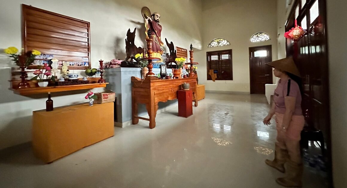 LŨ DẬT CẤP NGẬP TRÀN CHÁNH ĐIỆN, PHỤ NỮ MANG THAI BỨC XÚC CHỜ CỨU HỘ NGUY HIỂM TỪ CUỘC GẶP NẠN TẠI HÒA THỊNH!