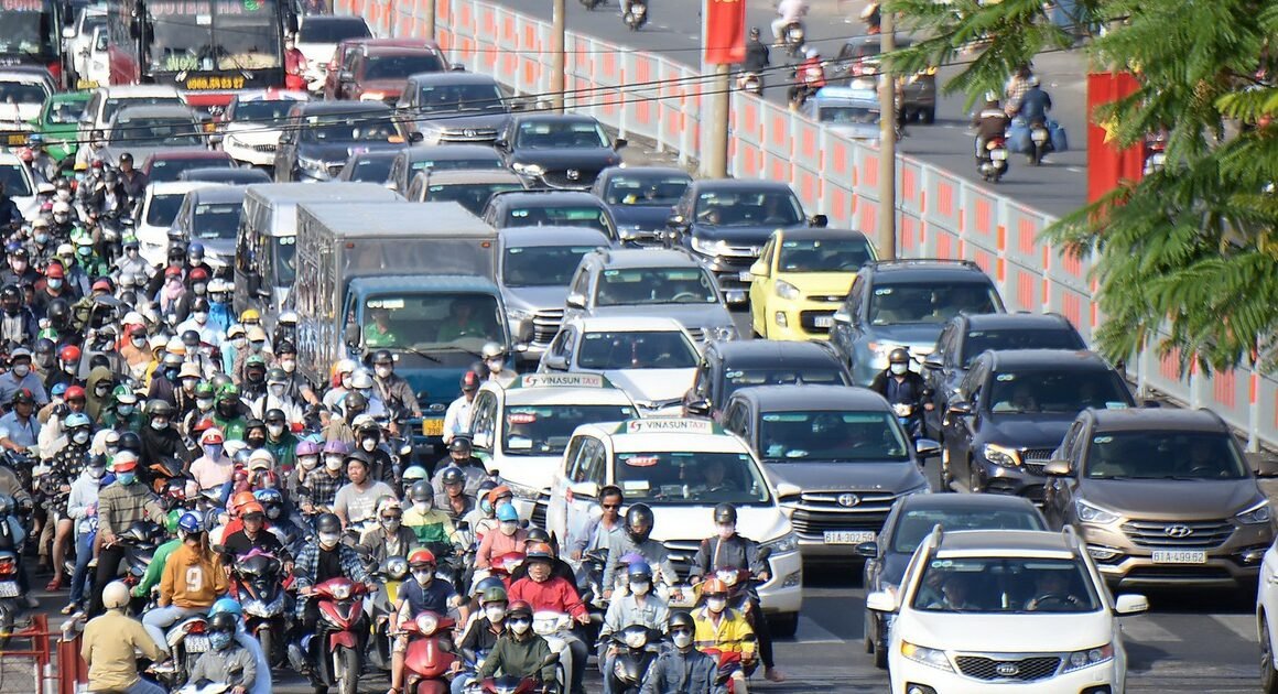 XUẤT HIỆN THÔNG ĐƯỢNG KHÍ THẢI MỨC 4 CHO XE Ô TÔ CŨ TỪ 2017, ĐÓN ĐẨY GIAO THÔNG XANH 2027!