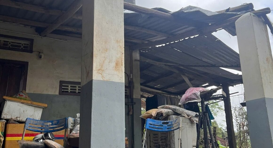 KHI MIỀN TRUNG NGẬP TRÀN NƯỚC LŨ, NGƯỜI DÂN PHÍA NAM CHUNG TAY GÓP LÒNG TRONG NGHÈO KHÓ!