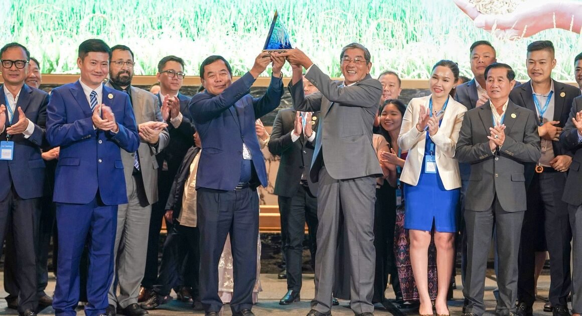 GẠO ST25 VIỆT NAM LẦN THỨ 3 ĐƯỢC VINH DANH NGON NHẤT THẾ GIỚI TẠI PHNOM PENH!