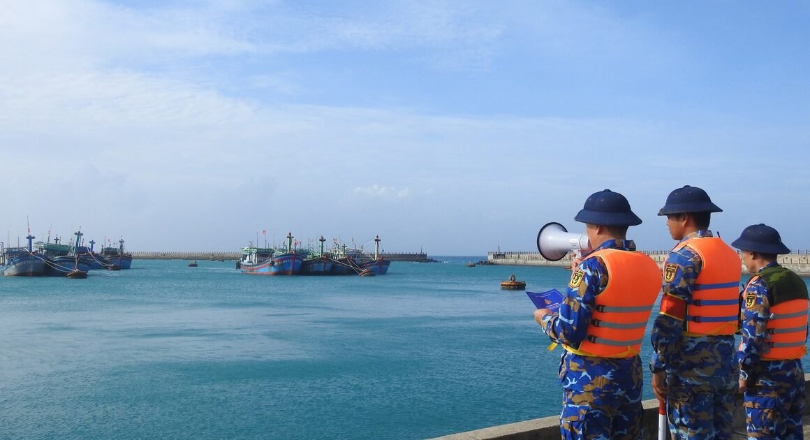 ĐỘI NGŨ CHIẾN BINH VÀ PHƯƠNG TIỆN SĂN SÁNG CHO CHIẾN DỊCH CỨU HỘ, CỨU NẠN TRÊN DIỆN RỘNG TRƯỚC BÃO KOTO!