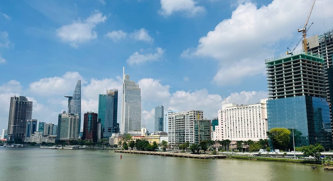 NHÀ NƯỚC CHẬM BÀN GIAO ĐẤT 7 NĂM, NHẬN ĐỊNH GIÁ ĐẤT Ở THỜI ĐIỂM GIAO DẤU CHO DÂN ĐẦU TƯ BT ‘MẮC KẸT’, TẠI SAO?