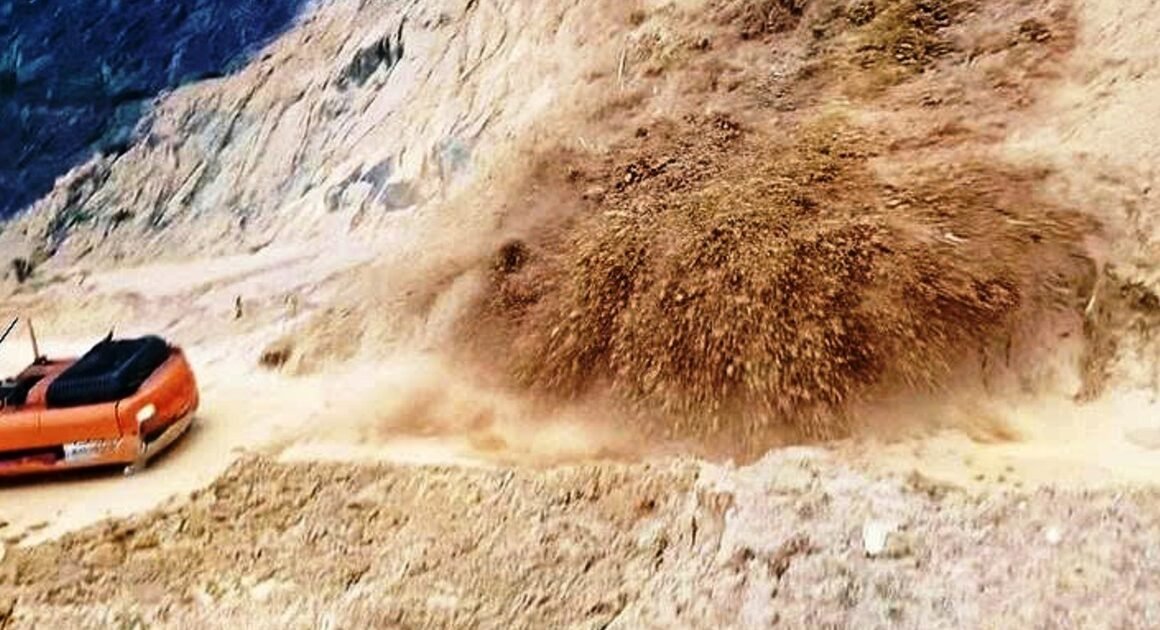 SỤT LỞ ĐẤT KINH HOÀNG TRÊN QL40B, MAY MẮN TÀI XẾ XE MÚC TRÚNG VẠCH AN TOÀN!