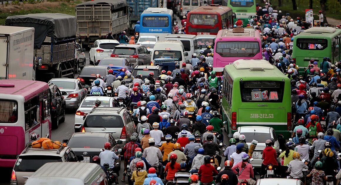 ÙN TẮC GIAO THÔNG CÁC CỬA NGÕ TP.HCM: NHẬN ĐỊNH ĐƯỢC ĐIỀU GÌ ĐANG DIỄN RA VÀ BIỆN PHÁP NÀO ĐANG ĐƯỢC ÁP DỤNG?